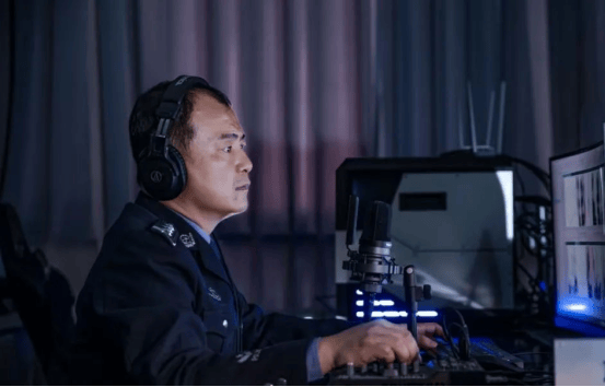 hga025开户_苏州民警严方：840余万枚指纹、9000余起案件hga025开户，他在方寸间寻找真相